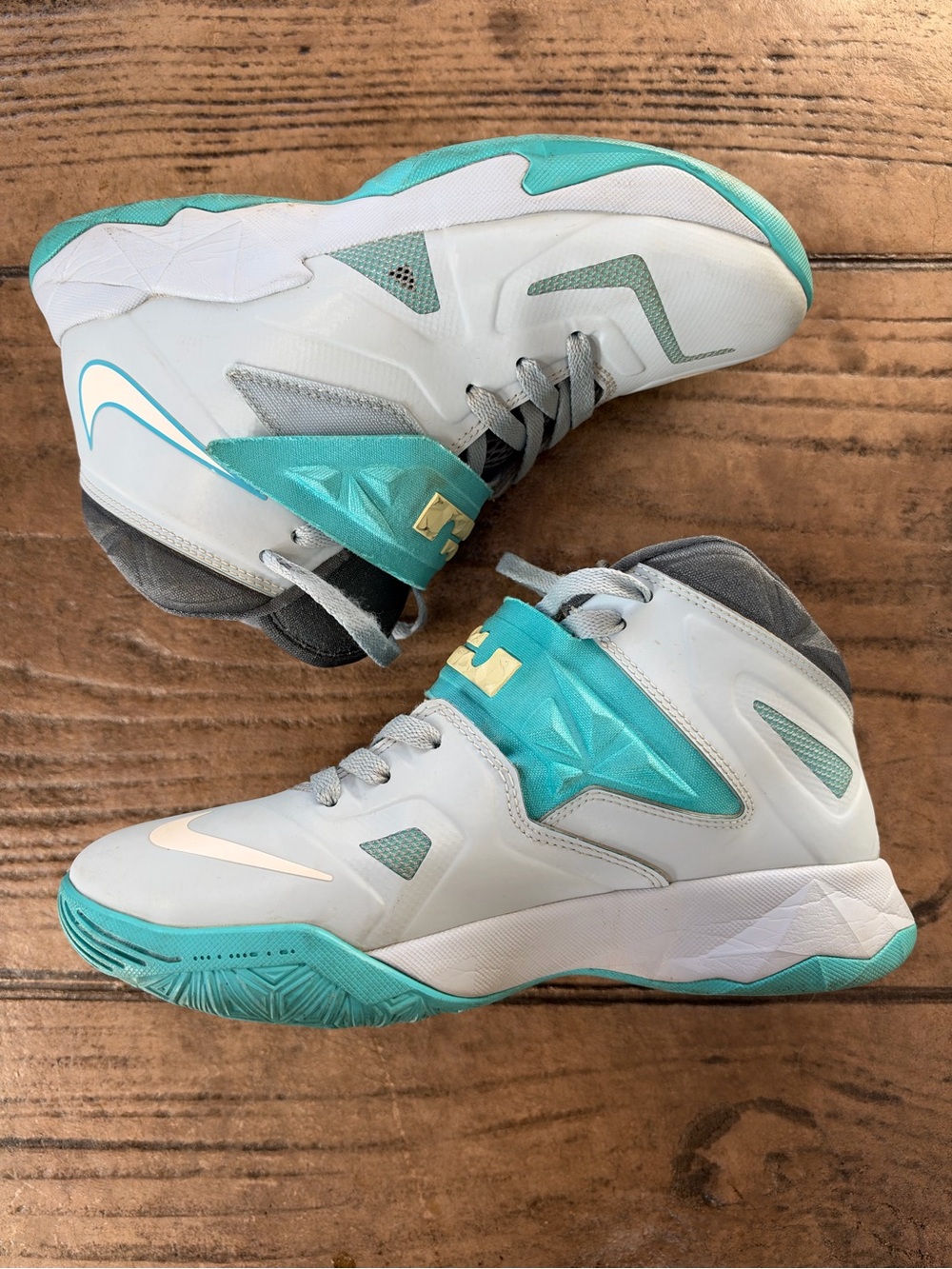 LeBron James - Picture 2 of 6